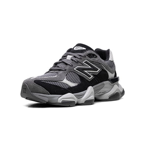 9060 "Black / Castlerock"