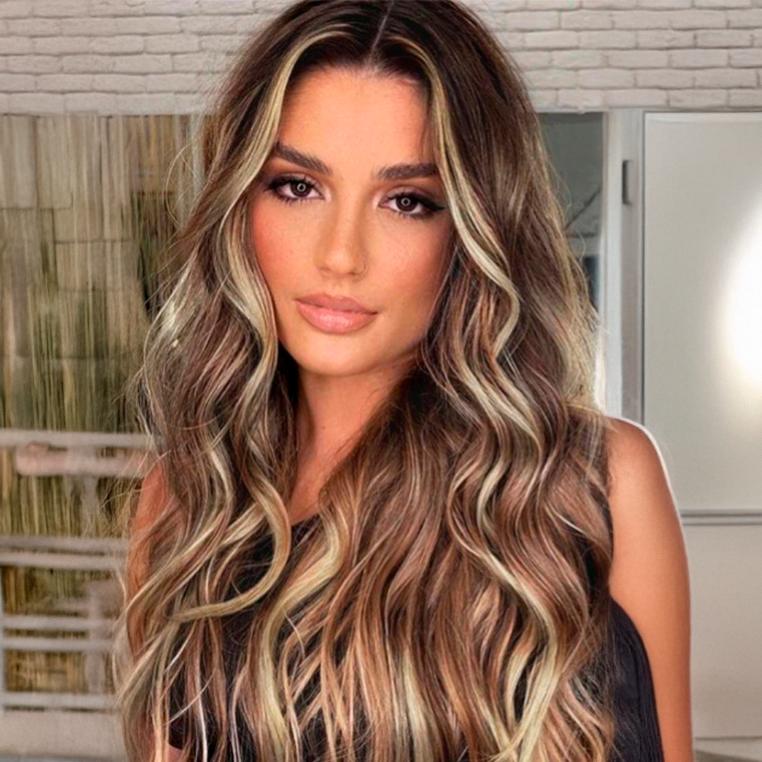 20” Wavy Clip-In Hair Extension – Brown with Highlights